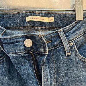 Levi's 711 Skinny Ankle Jeans in Medium Blue Wash
